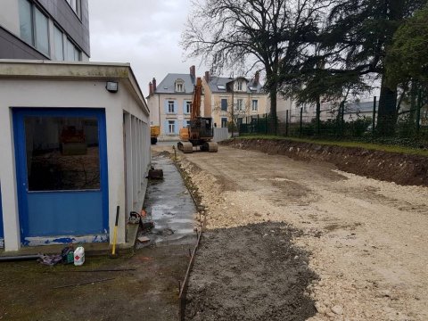 Location de pelle avec conducteur à Varennes-Vauzelles